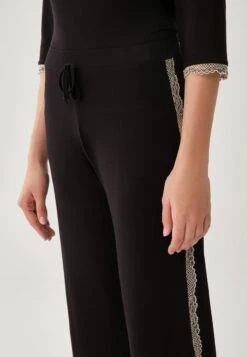 V-NECK THREE-QUARTER SLEEVE - Nachtwäsche Shirt - Black -Dagİ 061e0aa3680c4788a694a4c0fda6a4ca