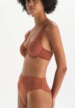 T-Shirt BH - Brown -Dagİ 694e5629e39e4990a0221a60e0c68c52