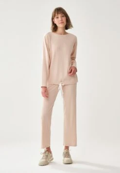 Dagİ -Dagİ b9826c1588a74e6295e2966f3801d0c9